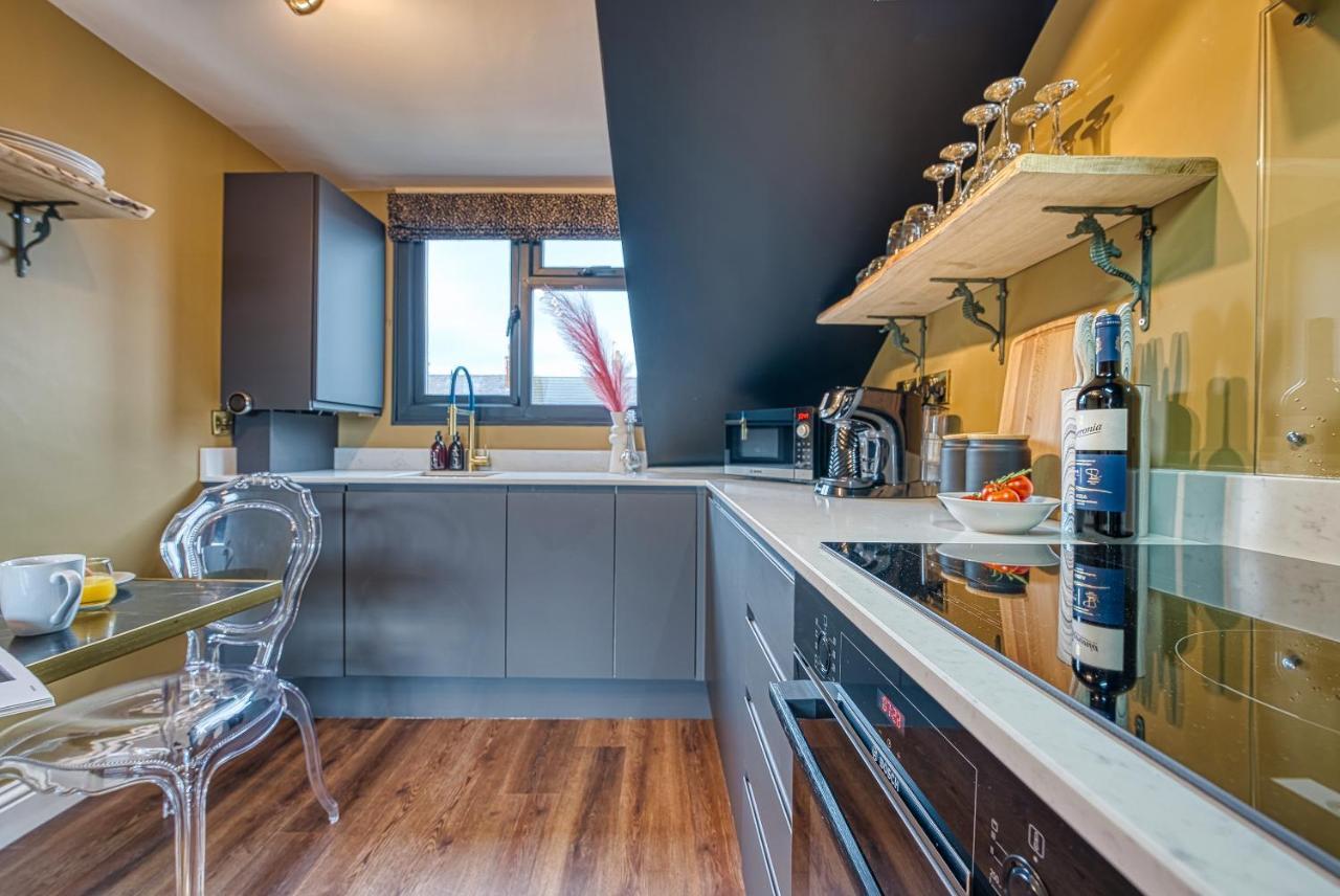 Casa Del Artista - Luxury Apartments, Whitby Bagian luar foto