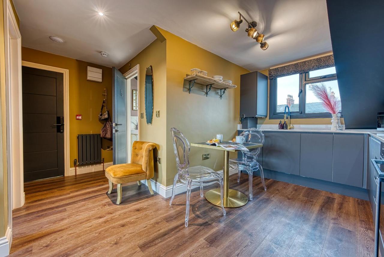 Casa Del Artista - Luxury Apartments, Whitby Bagian luar foto