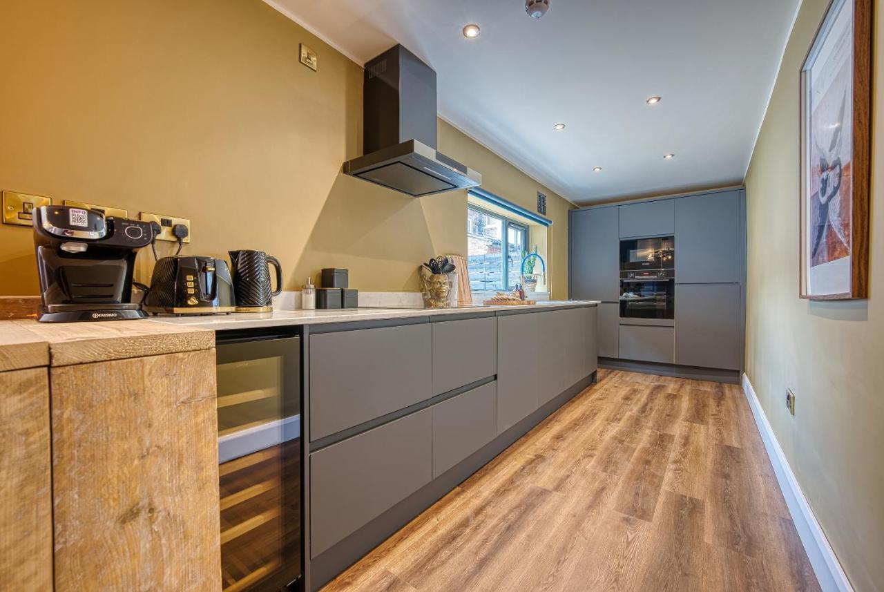 Casa Del Artista - Luxury Apartments, Whitby Bagian luar foto